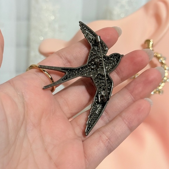 ⚜️ Blue and Silver Crystal Bird Brooch - Picture 4 of 6